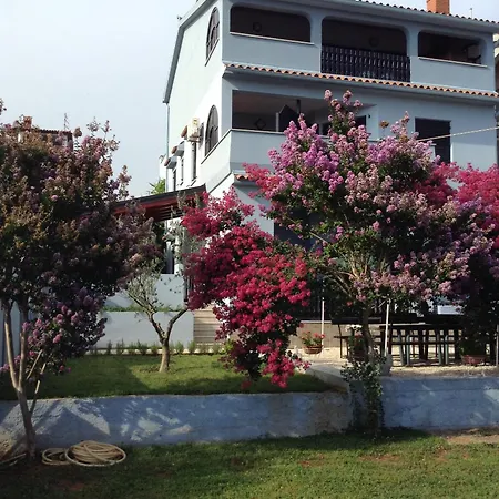 The Blue House Vinkuran